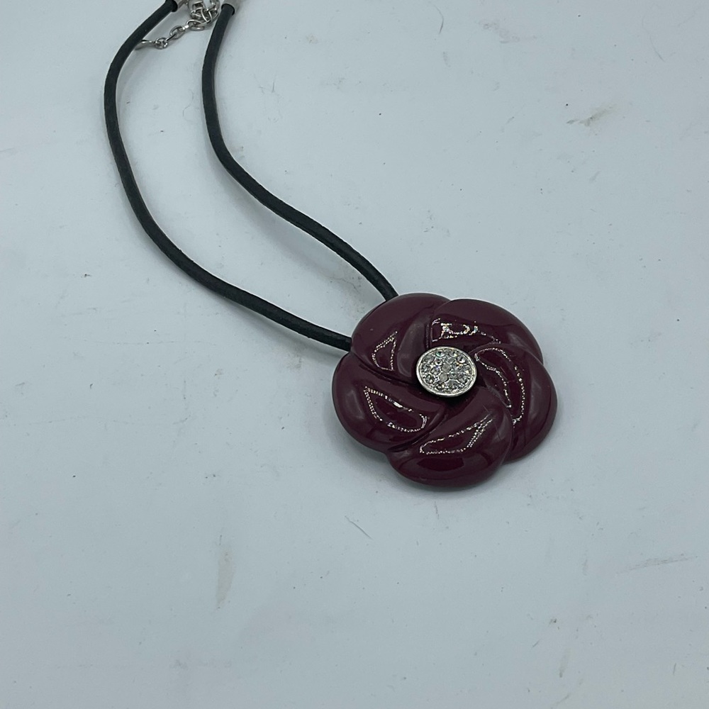 “FLORAL PENDANT NECKLACE” Costume Jewelry. - Picture 4 of 11